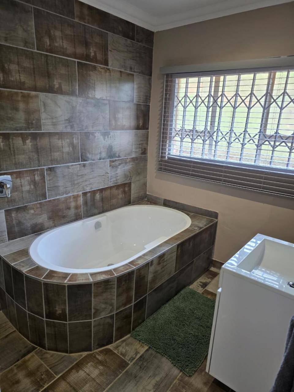 Rocky Mountain Holiday Home Hartbeespoort Extérieur photo
