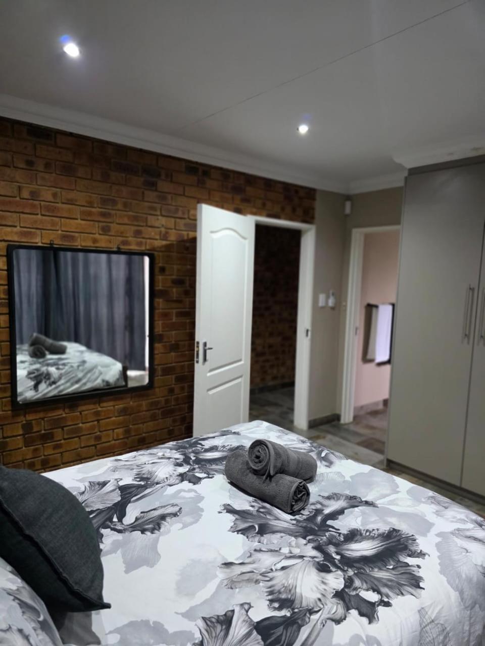 Rocky Mountain Holiday Home Hartbeespoort Extérieur photo