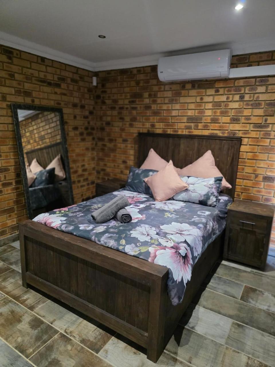 Rocky Mountain Holiday Home Hartbeespoort Extérieur photo