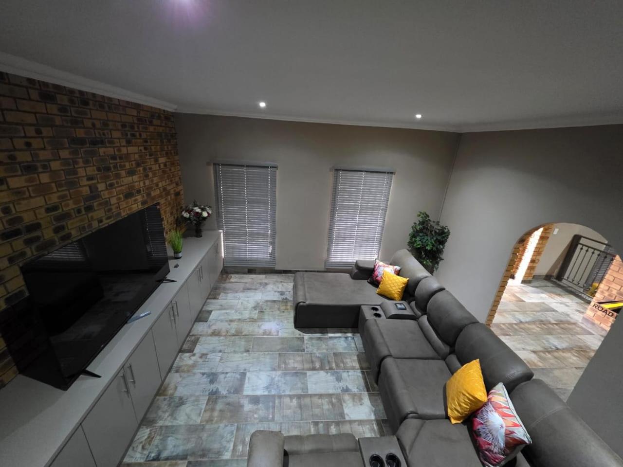 Rocky Mountain Holiday Home Hartbeespoort Extérieur photo