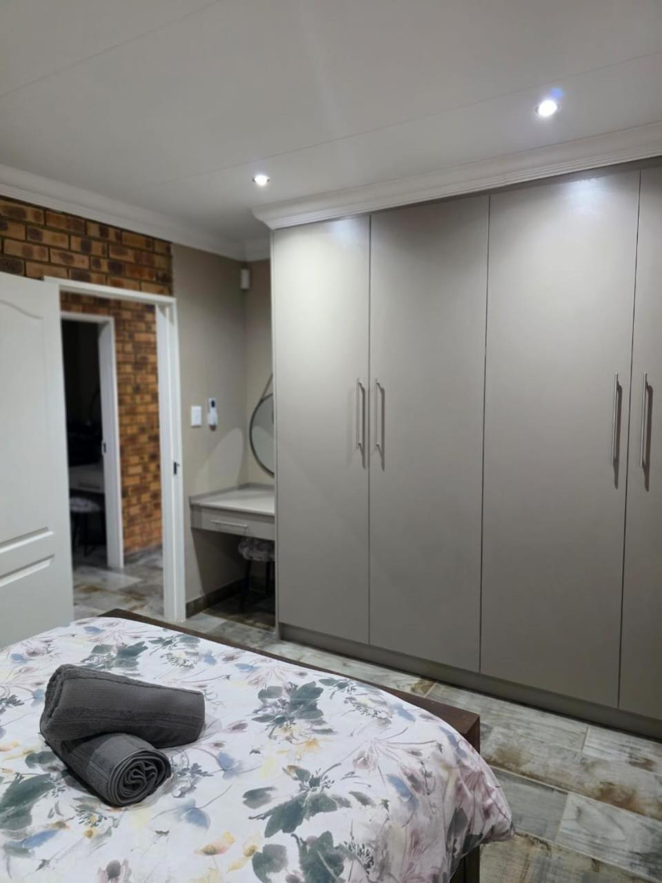 Rocky Mountain Holiday Home Hartbeespoort Extérieur photo