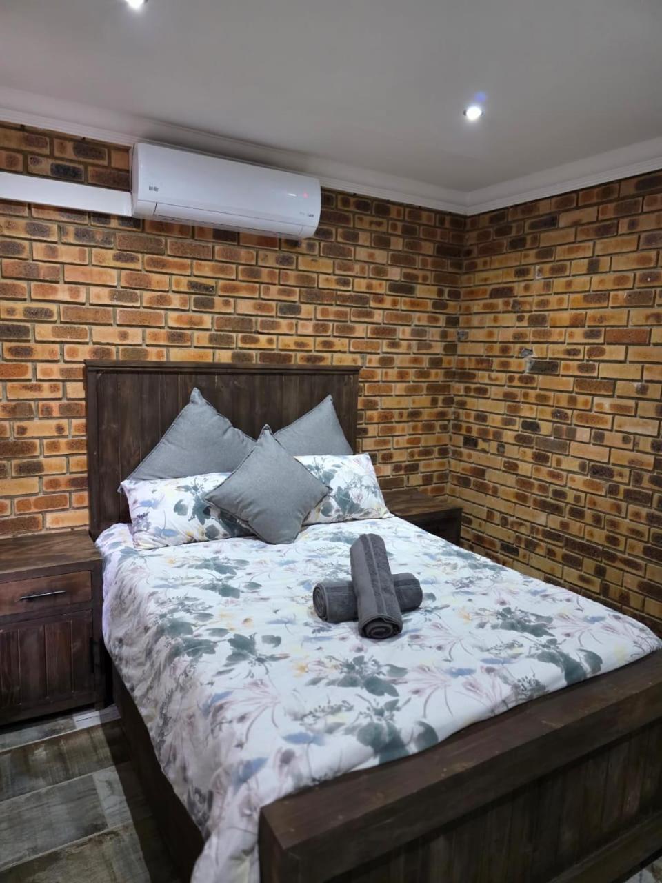 Rocky Mountain Holiday Home Hartbeespoort Extérieur photo
