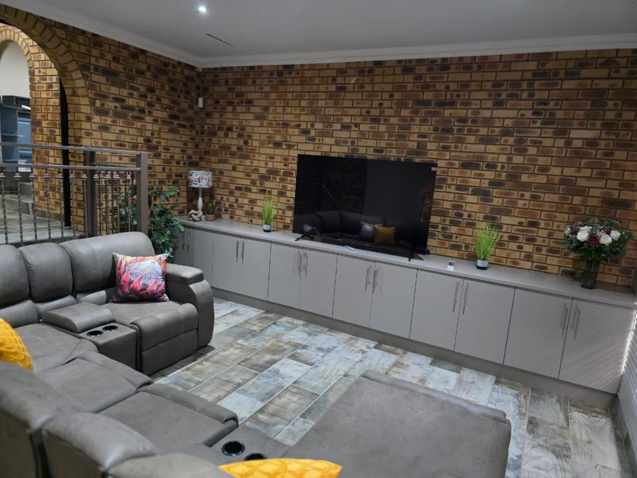 Rocky Mountain Holiday Home Hartbeespoort Extérieur photo